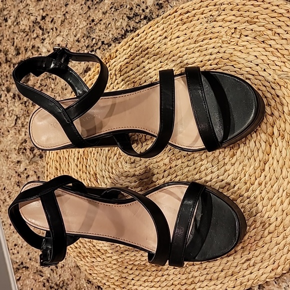 BCBG strappy heels - Picture 2 of 7